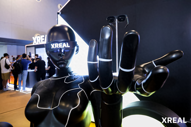 AR+AI开启智能终端“协同纪元”，XREAL亮相WAIC 2025