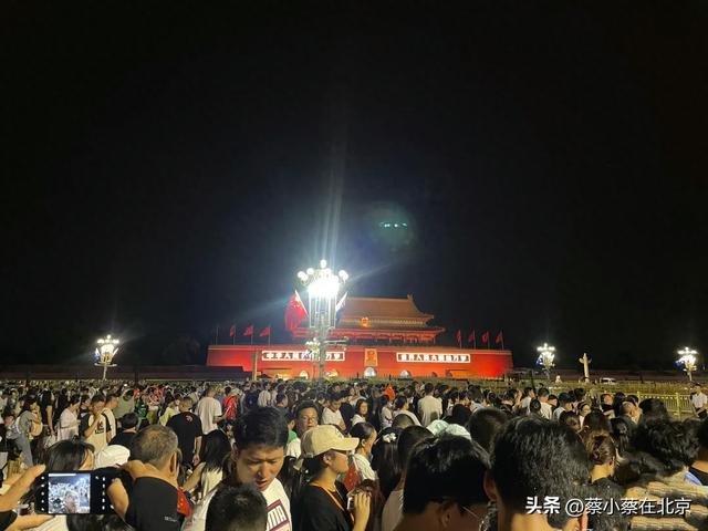 2025年7月27日，北京天安门广场发生的真实排队场景，大家看看吧