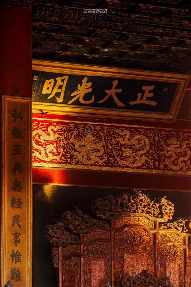 冬至奇观！紫禁城“正大光明牌匾再现“金光点灯”盛景