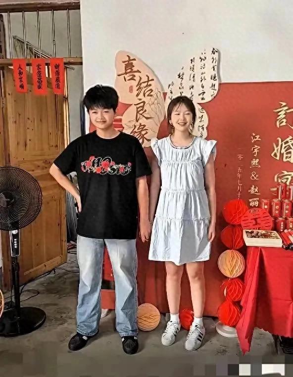 网传江西一对情侣订婚引关注，新郎妈妈才48岁，女方只要18万彩礼