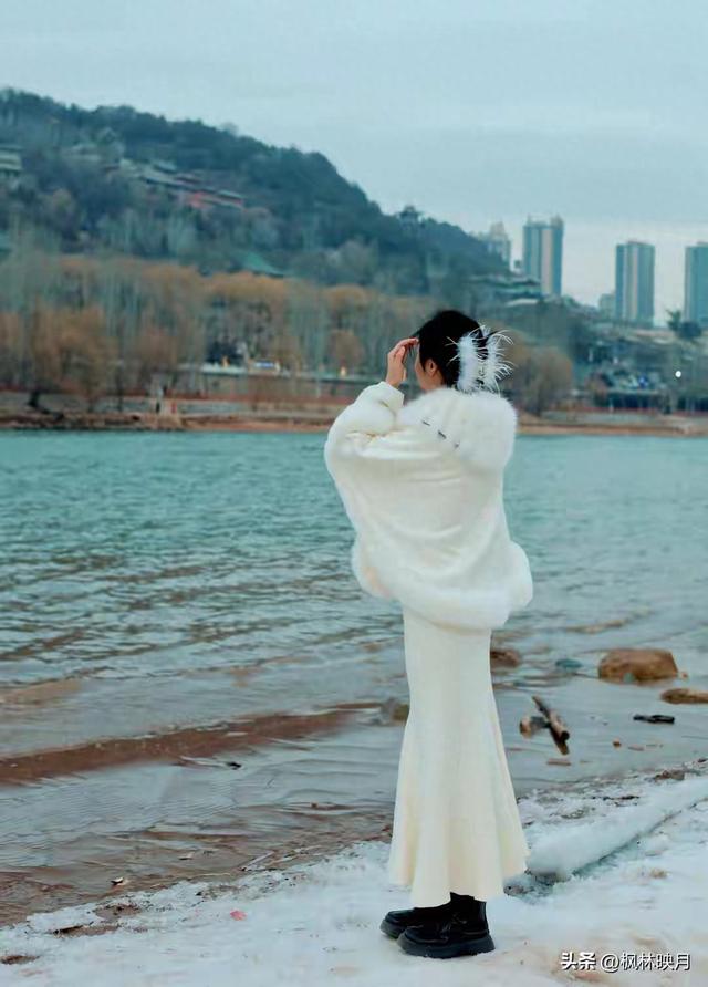 甘肃兰州一校花清雅温婉，堪称金城俏佳人	，美得让人怦然心动