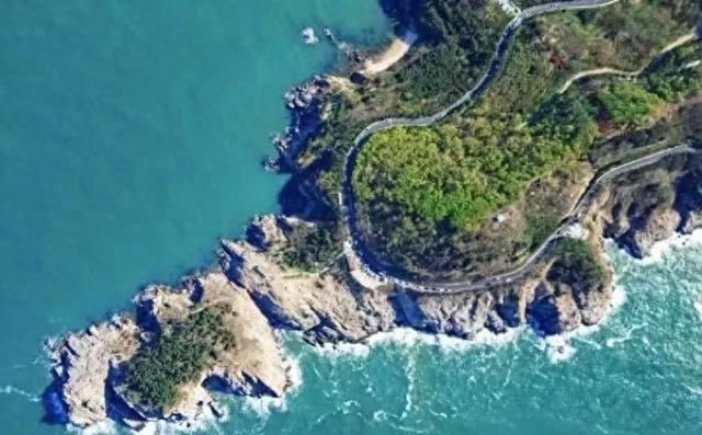 威海旅拍太绝了！半月湾、环海路… 随手拍都是电影级大片