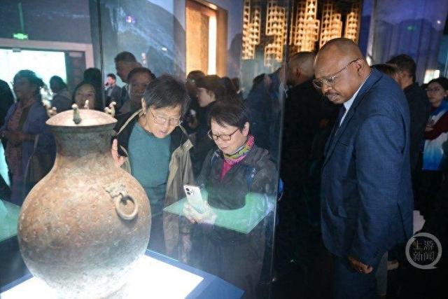 壮丽三峡再“圈粉”！中阿论坛嘉宾打卡三峡博物馆