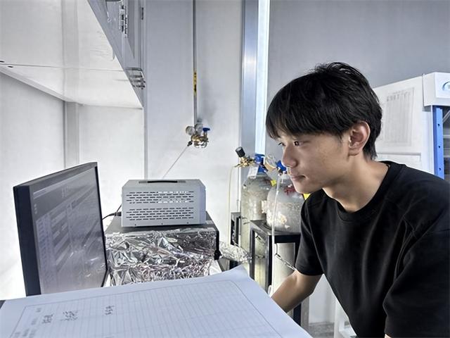 光界锡行团队突破SnO2国产化困境： 核心技术引领光伏材料革新