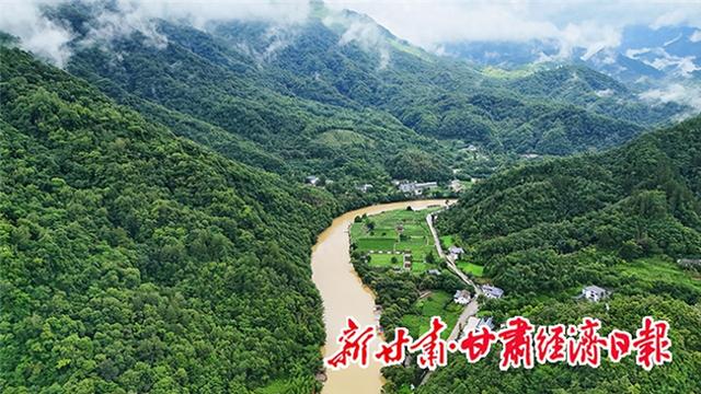 【在线访谈】以“大景区+全域乡村游”书写文旅融合发展新篇章——访陇南市文化广电和旅游局负责人