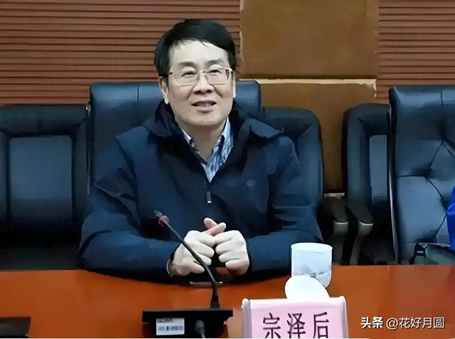 原来如此！宗泽后敢插手哥哥家事，跟宗馥莉作对，原因全在宗庆后