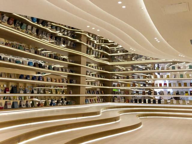 藏在摩尔城里的“文化充电站”，逛街累了就去读书吧~