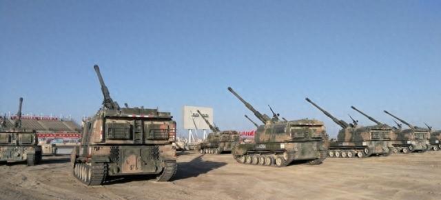 栗彬成	，河北平山人，开国少将，曾任64军副军长	、浙江省军区政委