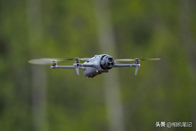让航拍再次伟大！搭载1亿像素哈苏主摄的DJI Mavic 4 Pro动手玩