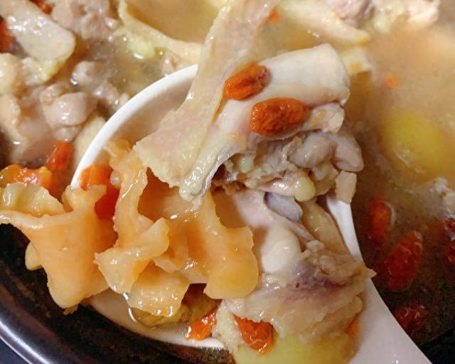 无花果花胶煲鸡汤的做法与功效 2026年无花果花胶煲鸡汤的做法与功效视