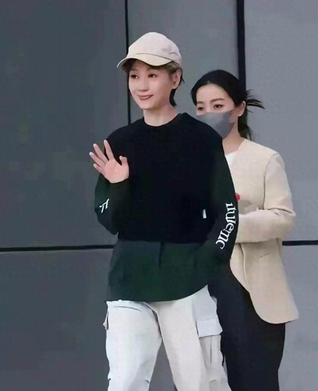难以相信！她已经61岁了，看起来竟然像三四十岁的样子