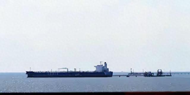 不到24小时，美国扣第3艘油轮，但碰上刺头，双方爆发海上追逐战