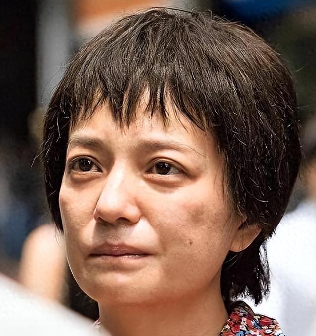 拔出萝卜带出泥！49岁赵薇近况被曝，原来圈内封杀只是冰山一角