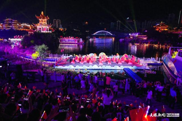 组图 | 国庆夜，铜仁诗歌会万人空巷！