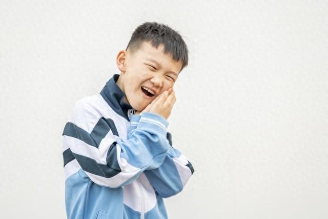 给我放铠甲勇士燕之男娃（男孩的一键成熟）