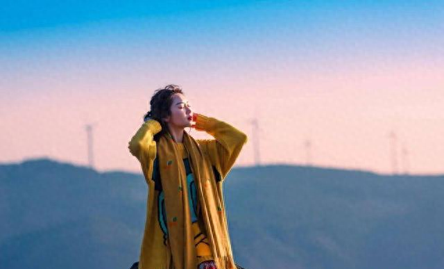 做梦梦见坐电梯反复上下楼是什么兆头（人做三梦）