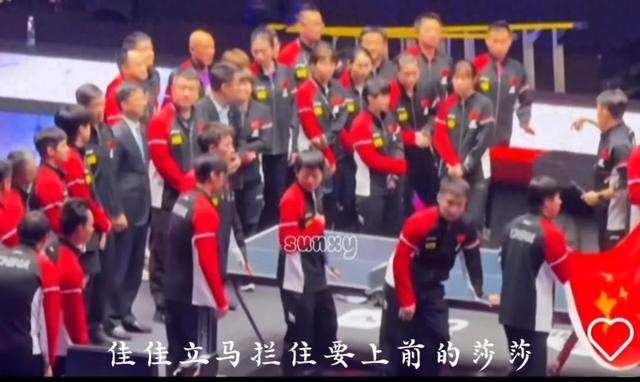 幸好有人拦住孙颖莎，这一动作真会引发“大事”