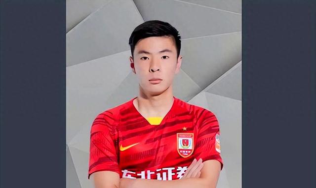 北京男足主力国脚后腰转会！将加盟中超冠军队，提前锁定核心位置