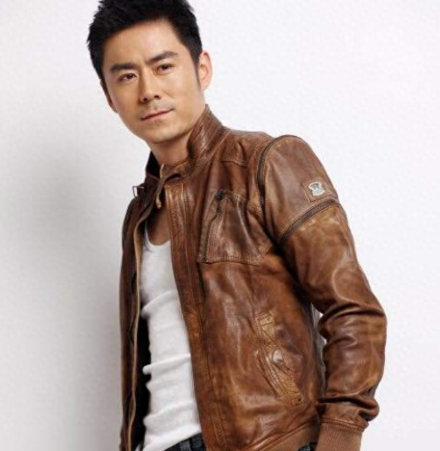 他生于山东，长于台湾，成名于新加坡，娶小14岁妻子愿恩爱到老
