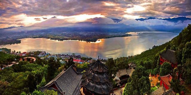 四川西昌的业态活化“破局”：从“千镇一面”到“一街一品”｜千年丝路重镇的“活态传承”