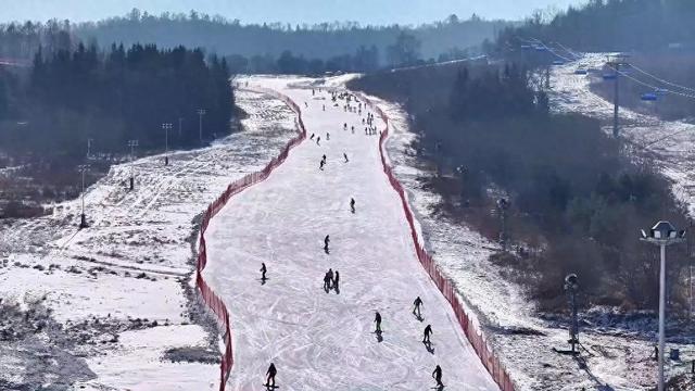 “冷资源”点燃“热经济” 多地冰雪活动精彩纷呈