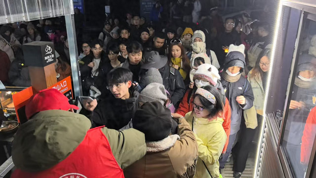 排过凌晨4点的长队吗？登太子尖千万别忘记……