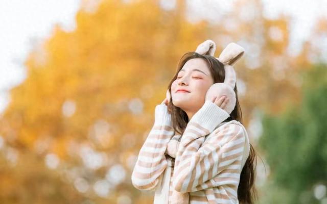 她终其一生所等的，不过是你“看见”的刹那