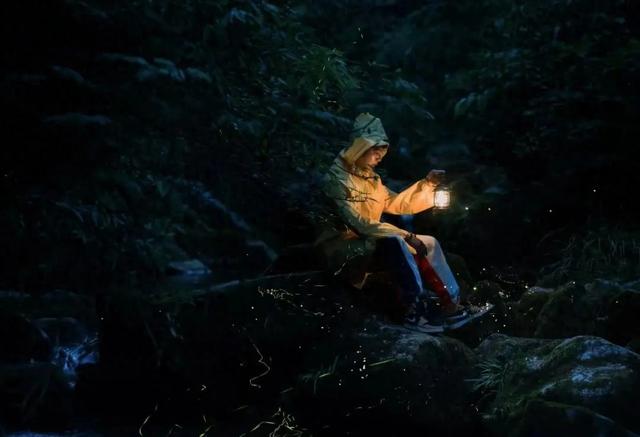 成都以西的隐秘小村,赏萤火虫、溪涧踩水、探秘溶洞…1.5h刹拢!