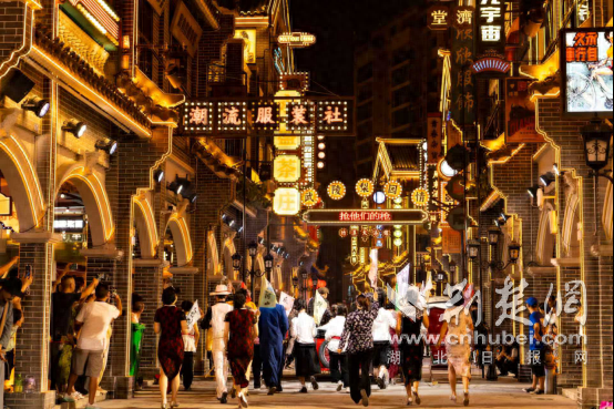 湖北竹溪：武陵不夜城点亮山城夜经济