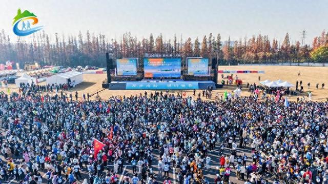 用脚步丈量良渚古城 万人参与2025国际（杭州）毅行大会