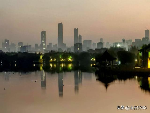 新华社原军事记者陶俊峰泉城美拍：《初冬大明湖晨曦美景》