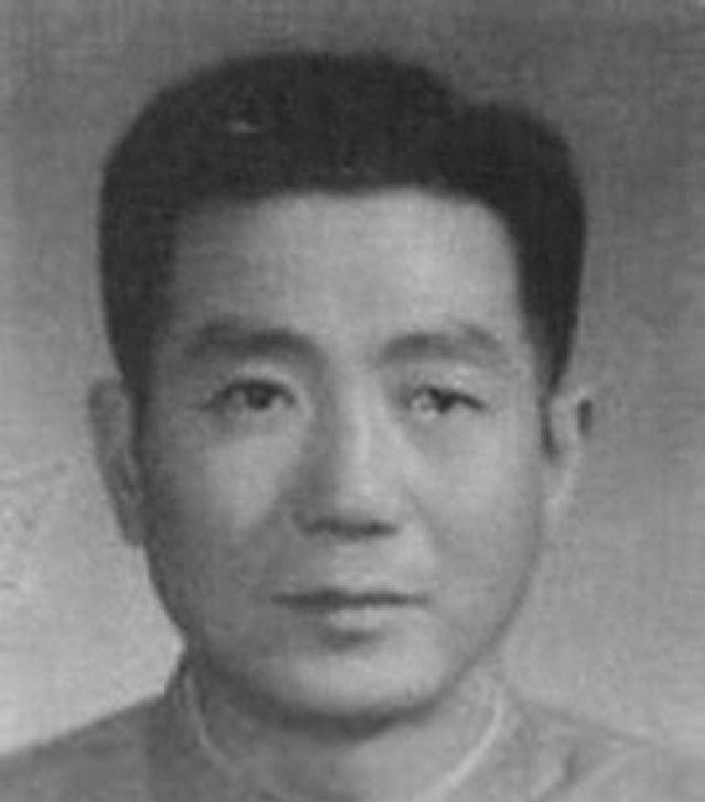 他官至副部，郑州第一任市长，原国家物资局顾问	，曾修建二七广场