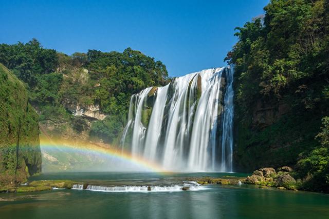 当喀斯特遇见阿尔卑斯：EHL携手贵州文旅，打造“服务驱动型”世界级山地旅游目的地