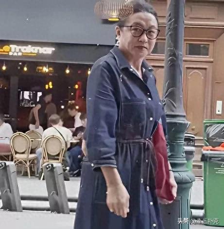 金星在法国街头被偶遇，58岁的她变成这样了，越来越像男人了