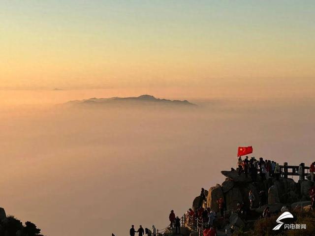 组图丨守得云开见日升 雨后泰山美出天际