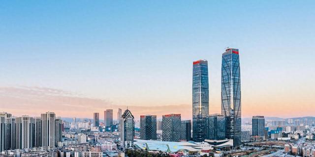 西南地区唯一的特大城市，GDP破8000亿，享有“春城”的美誉