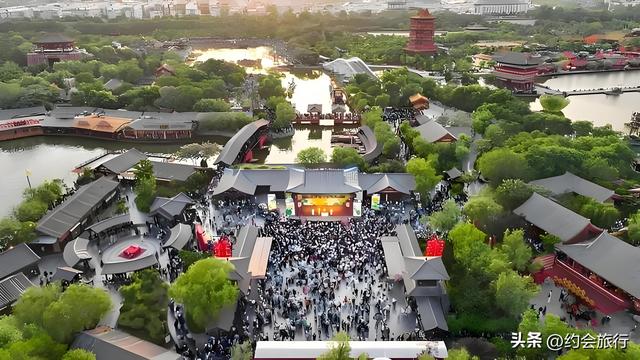 别再吹“网红景区”了！清明上河园这波操作，打了多少景区的脸？