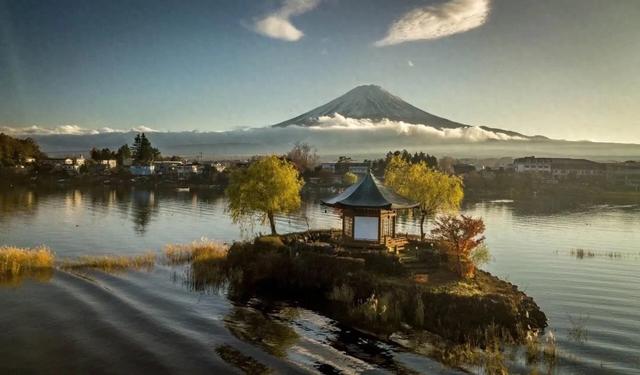 富士山小镇的天塌了！人来了，水又没了