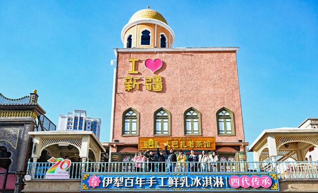 来“网红打卡地” 感受乌鲁木齐城市魅力