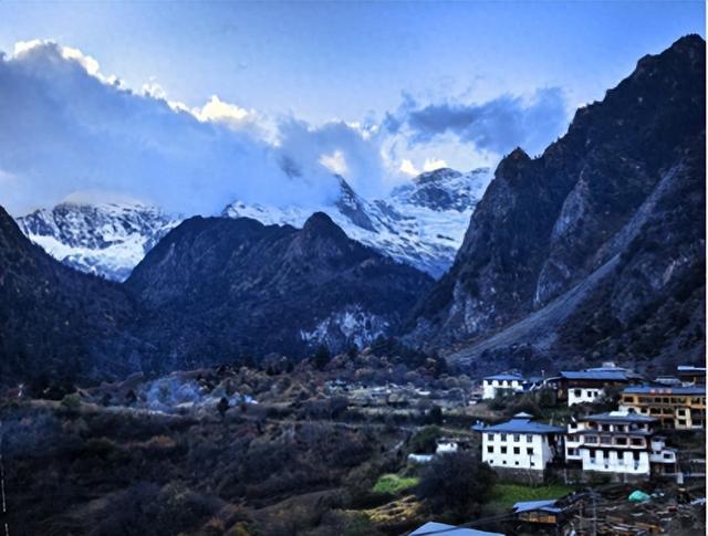 雨崩，一个让人语崩的地方（二）冰湖，上帝的最后一滴眼泪