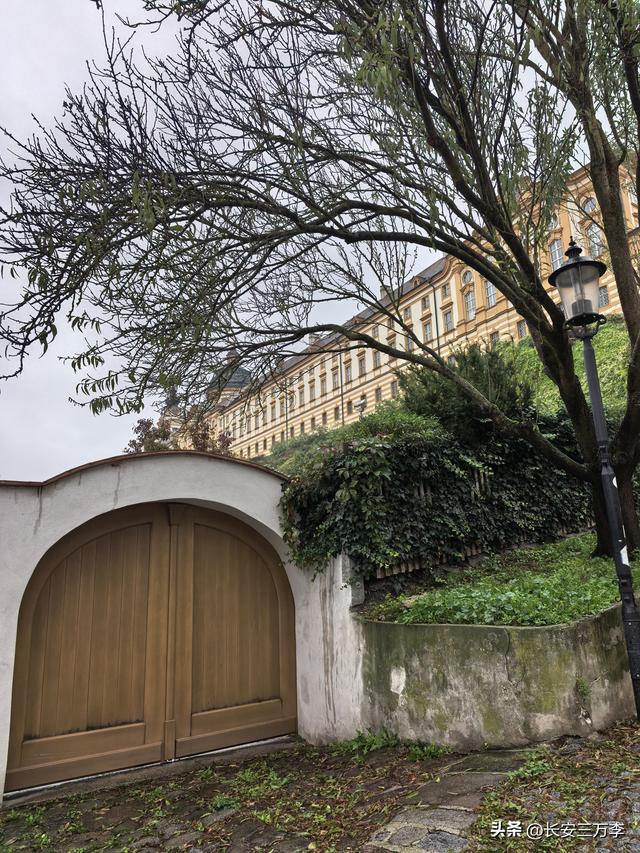 欧洲行第7天：参观世界文化遗产梅尔克修道院，逛维也纳和美景宫