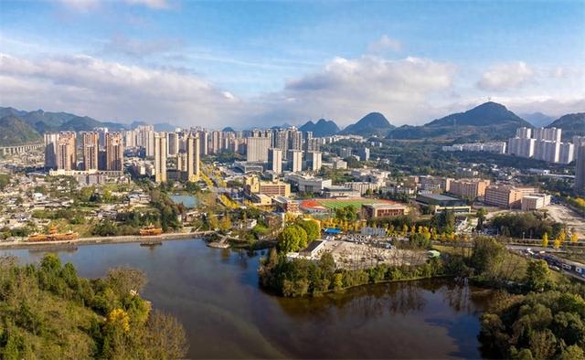 凉自山海来,暖向万里生