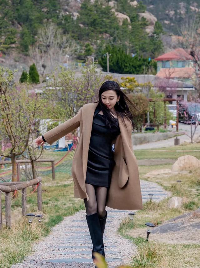 保时捷销冠黑丝配高跟靴，这气质果真不是一般人能驾驭的！