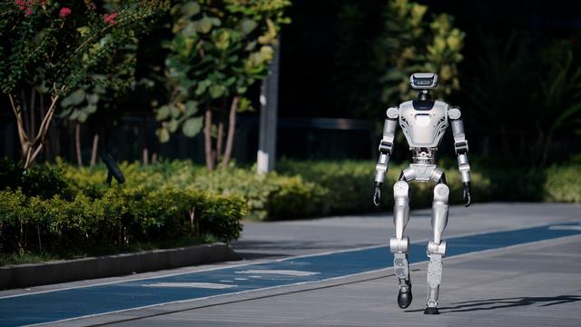 京东大手笔！领投逐际动力、众擎、千寻三家企业新融资，具身机器人热潮不减