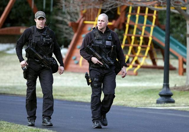 反恐特警组2武器（它是特警的理想副武器 被誉为反恐利器 弹药价格贵但穿透力强）