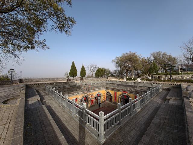 地下四合院，闻声不见人：探访陕州地坑院千年穴居传奇