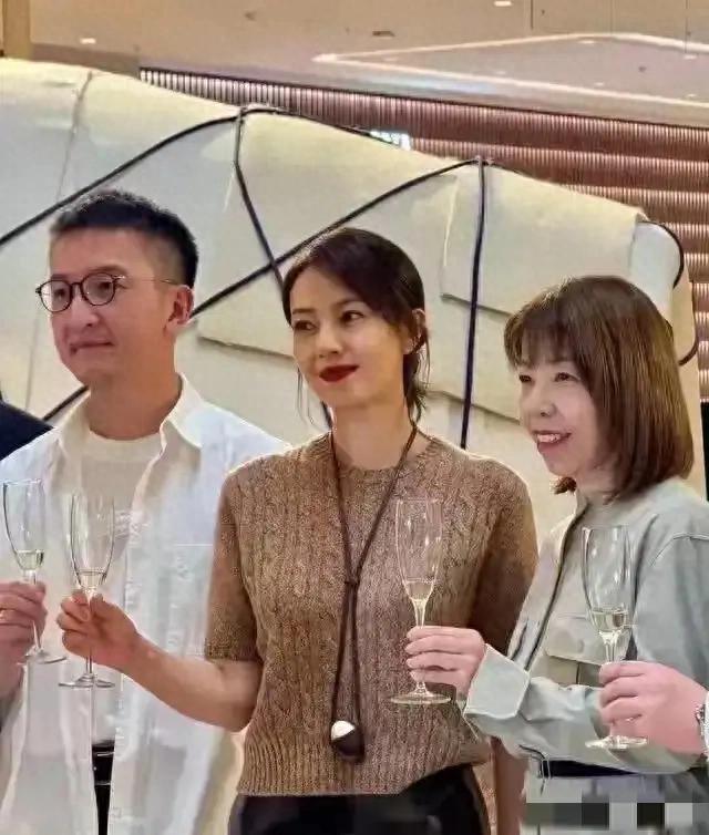 不愧是国民媳妇,从10几岁红到40多岁,感觉她可能红一辈子