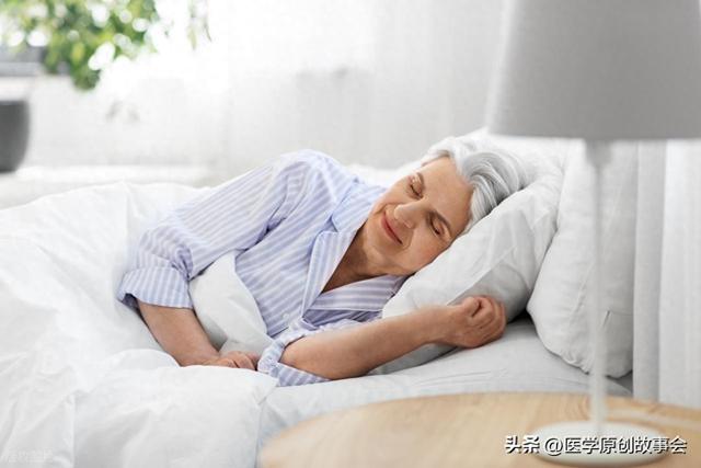 晚上十点前睡觉错了？医生提醒：过了60岁，睡觉要尽量做到这4点