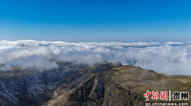雪画屋脊，贵州韭菜坪美成水墨丹青