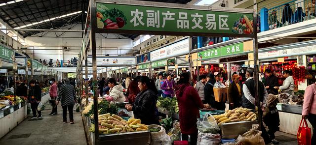 菜市场逆袭，逃离线上，年轻人弃外卖来打卡，烟火气赢了